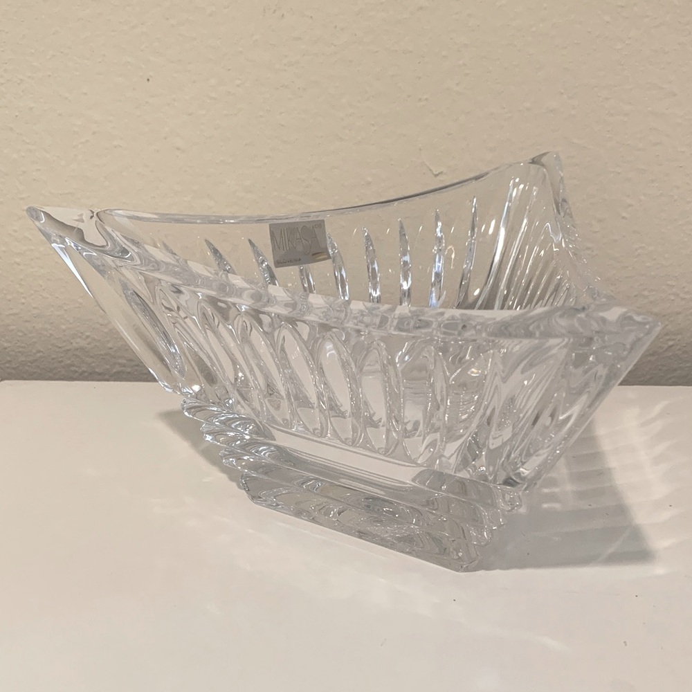 NWT Mikasa Triangular Crystal Clear Glass Decorative Bowl